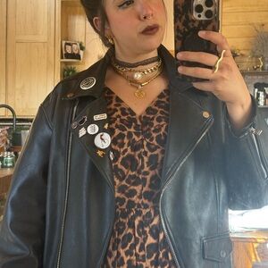 CLOSET CLOSURE • Make Me An Offer